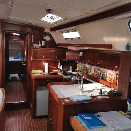 Spacieux Voilier Botel
