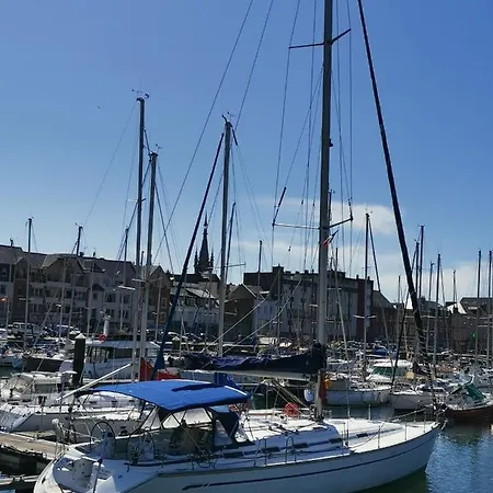 Spacieux Voilier Botel *