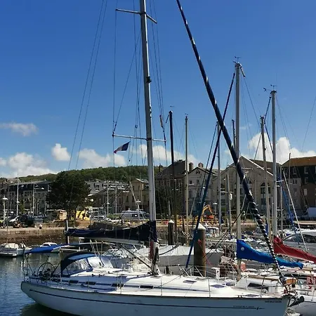Botel Spacieux Voilier