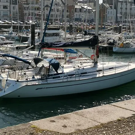 Botel Spacieux Voilier *