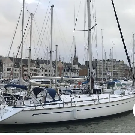 Botel Spacieux Voilier