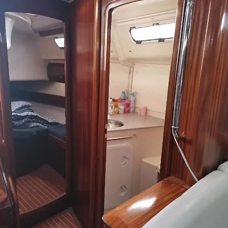 Botel Spacieux Voilier