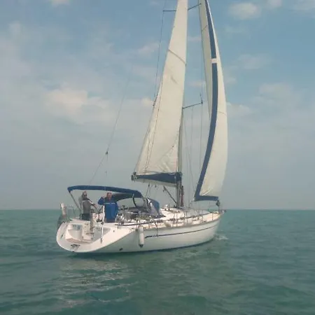 Spacieux Voilier Botel